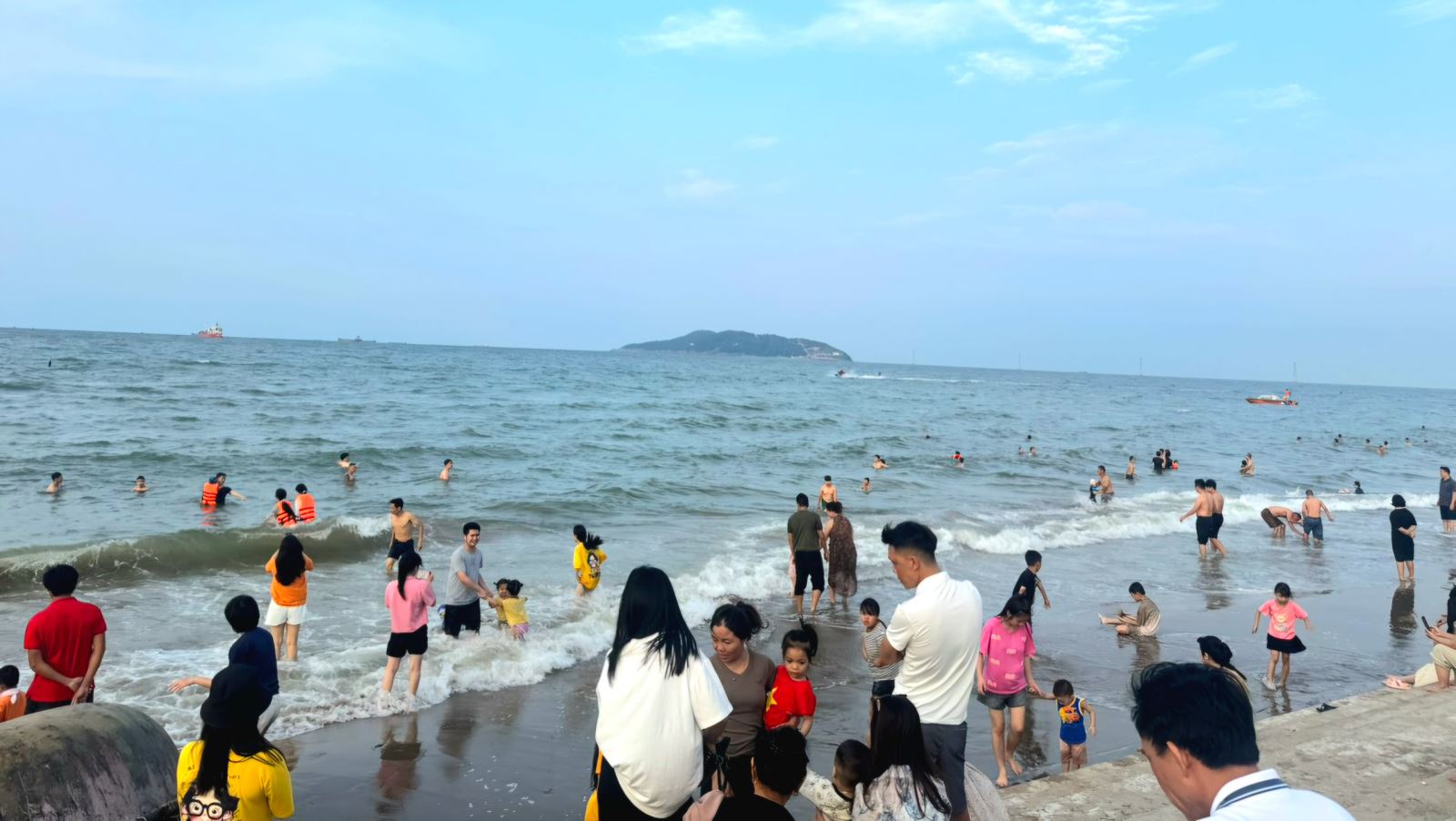 Du lịch Nghệ An bùng nổ dịp lễ: Hơn 1,17 triệu lượt khách, doanh thu khủng gần 2.000 tỷ đồng - ảnh 1