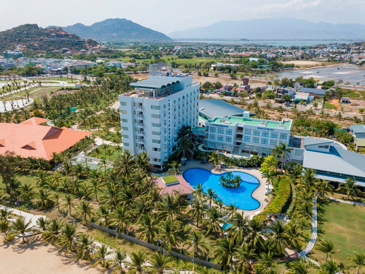 Top 5 khách sạn, resort đẹp nhất Ninh Thuận: Những thiên đường nghỉ dưỡng tuyệt vời cho hè 2025 - ảnh 2