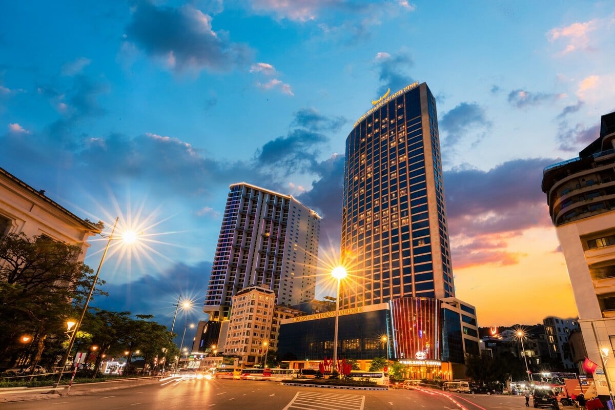 Top 5 khách sạn đẹp sang, gần biển tại Hạ Long nên trải nghiệm dịp hè 2025 - ảnh 5