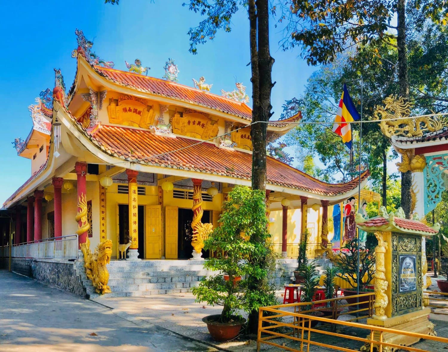 Khám phá chùa Tổ Long Hưng tại Bình Dương - ảnh 2