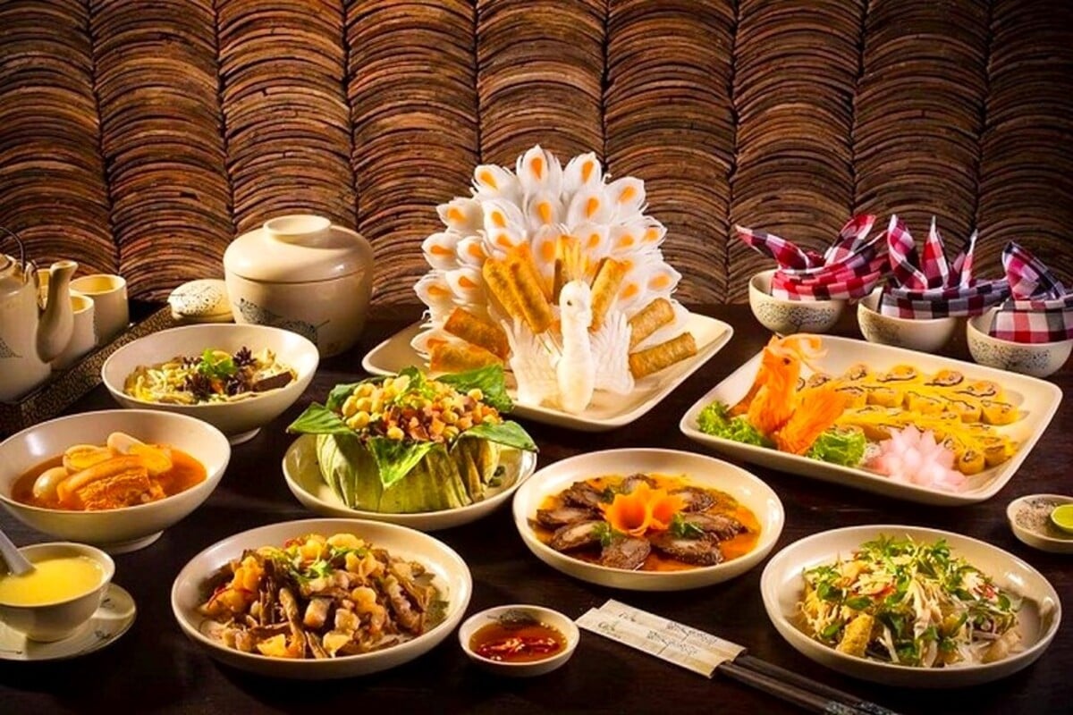 Ẩm thực cung đình Huế - Mãn nhãn với các món ăn tinh hoa chuẩn vị hoàng gia - ảnh 1