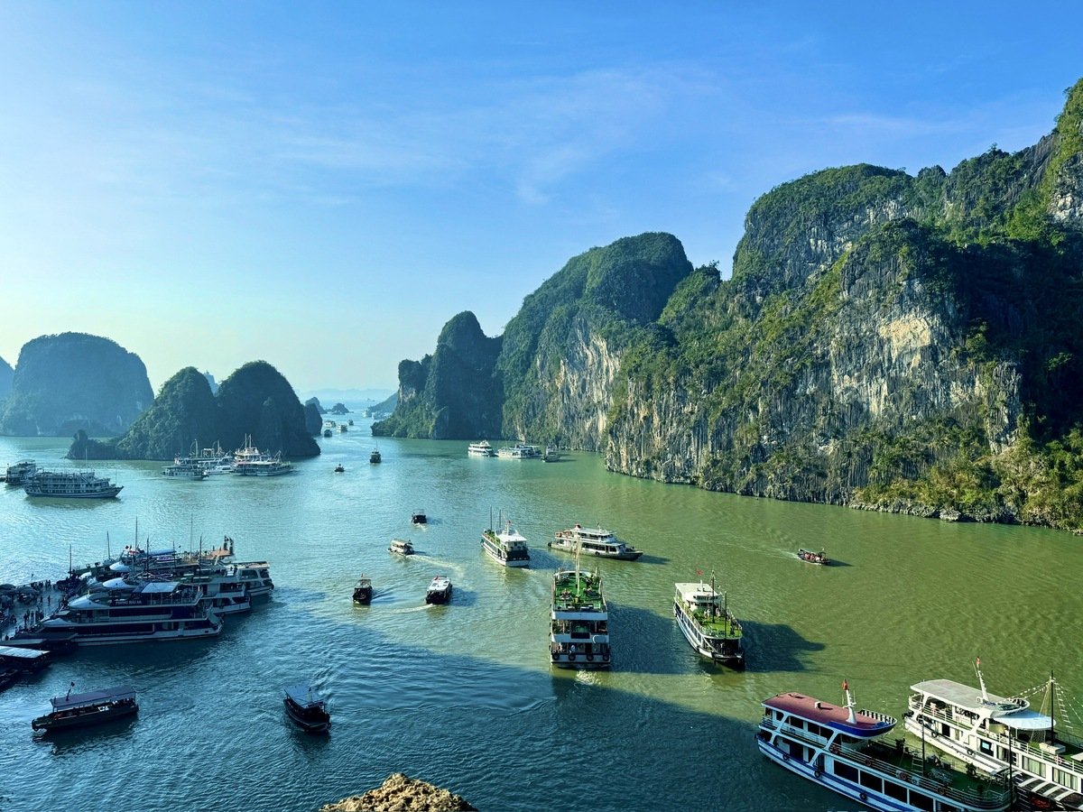 Ảnh vịnh Hạ Long đầu tháng 5/2025. (Ảnh: Mun)