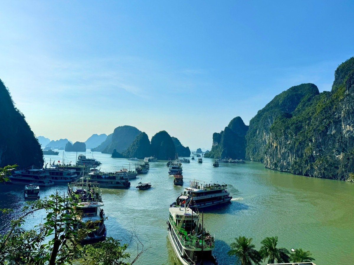 Ảnh vịnh Hạ Long đầu tháng 5/2025. (Ảnh: Mun)