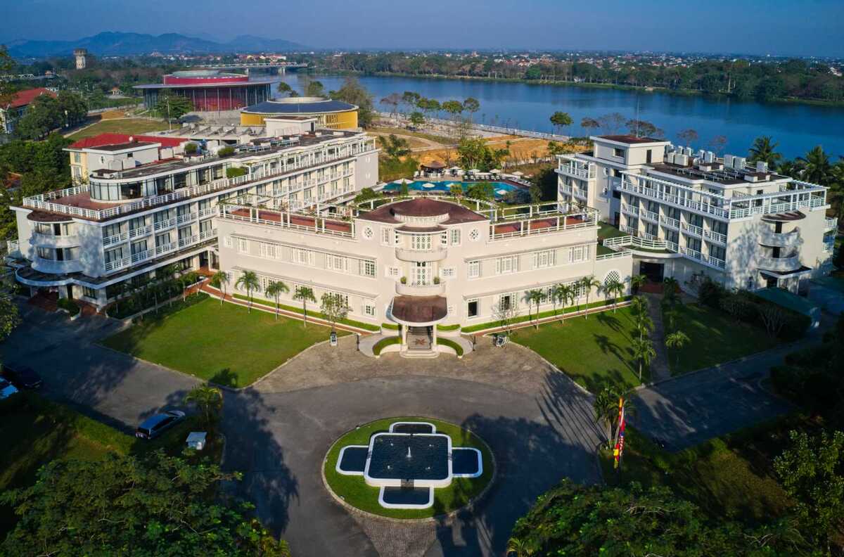 Top 6 khách sạn ở Huế gần sông Hương, view đẹp đáng trải nghiệm nhất - ảnh 1