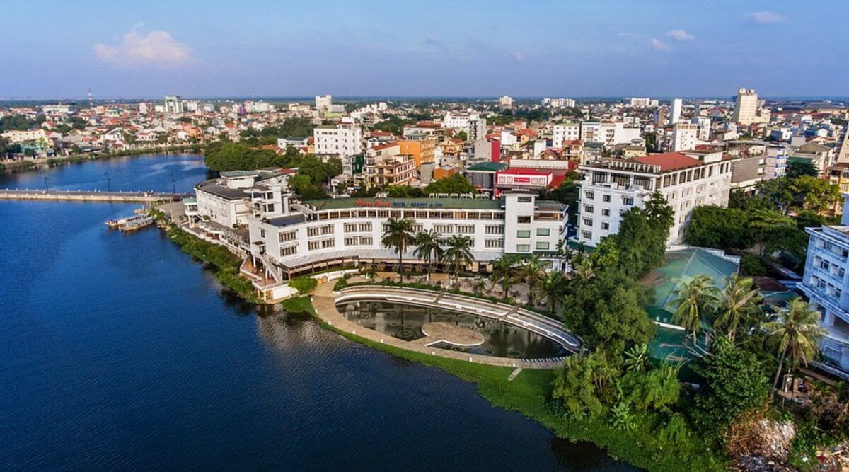 Top 6 khách sạn ở Huế gần sông Hương, view đẹp đáng trải nghiệm nhất - ảnh 3