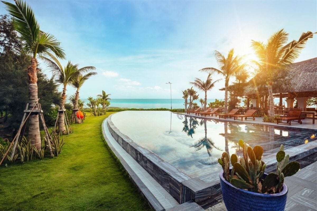 Trốn nóng dịp hè 2025 tại 5 resort view biển đẹp mê tại Phú Yên - ảnh 2