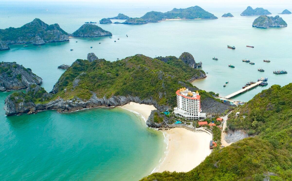 Top 5 bãi biển gần Hà Nội nên đi dịp du lịch hè 2025 - ảnh 2