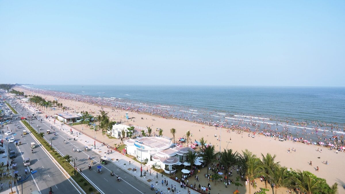 Top 5 bãi biển gần Hà Nội nên đi dịp du lịch hè 2025 - ảnh 3