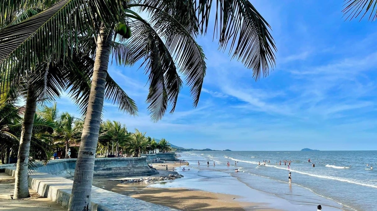 Top 5 bãi biển gần Hà Nội nên đi dịp du lịch hè 2025 - ảnh 5