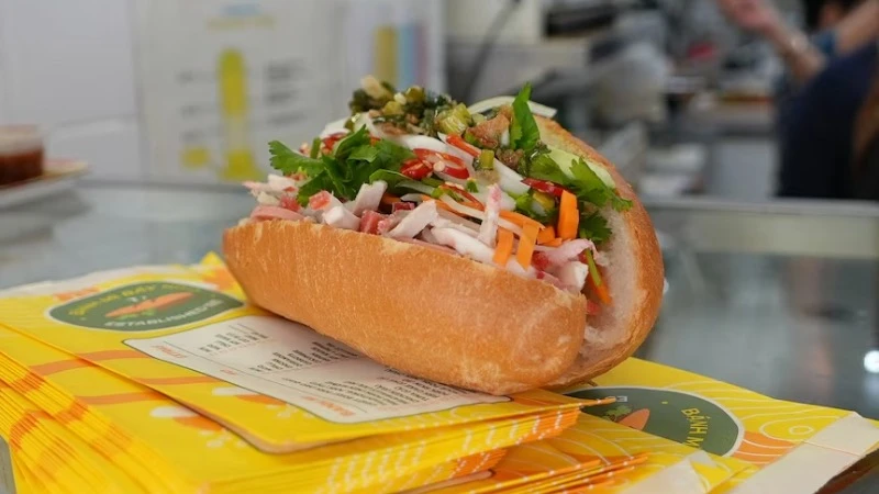 Bánh mì Việt Nam “gây nghiện” khắp nước Úc – Món ăn đường phố làm nên hiện tượng toàn quốc - ảnh 1