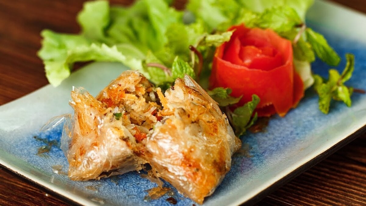 Cầm 1 triệu đồng ăn toàn đặc sản ở nơi có biệt danh là 'thành phố hoa phượng đỏ' - ảnh 3