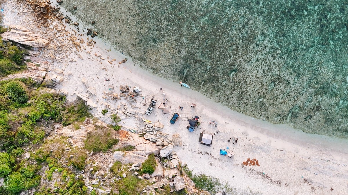 Kinh nghiệm camping Bãi Thùng: Toạ độ hoang sơ, đẹp hiếm có của Ninh Thuận - ảnh 1