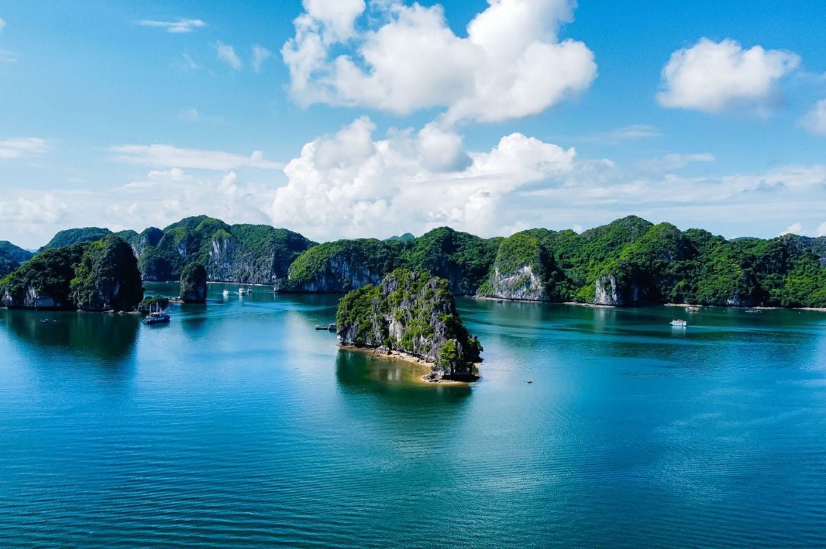Du lịch biển ở đâu rẻ và đẹp? 6 gợi ý hấp dẫn nhất hè 2025 - ảnh 2