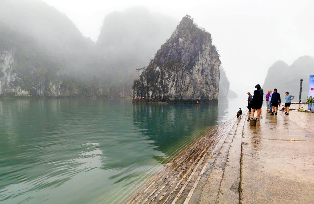 Khám phá hòn đảo hoang sơ “đẹp hút hồn” ở Hạ Long ít du khách biết - ảnh 1