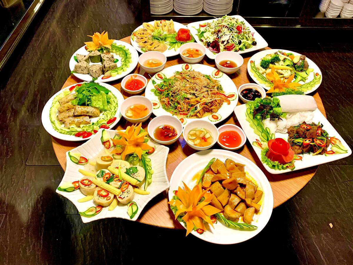 7 quán chay ngon ở quận Hoàn Kiếm cho du khách chiêm bái xá lợi ở chùa Quán Sứ - ảnh 3