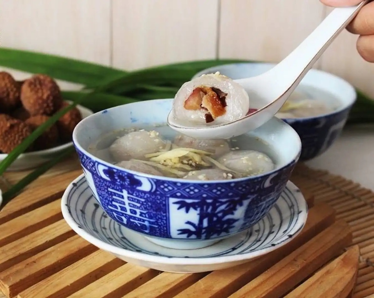 Chè bột lọc heo quay gồm hai thành phần chính là bột lọc và heo quay