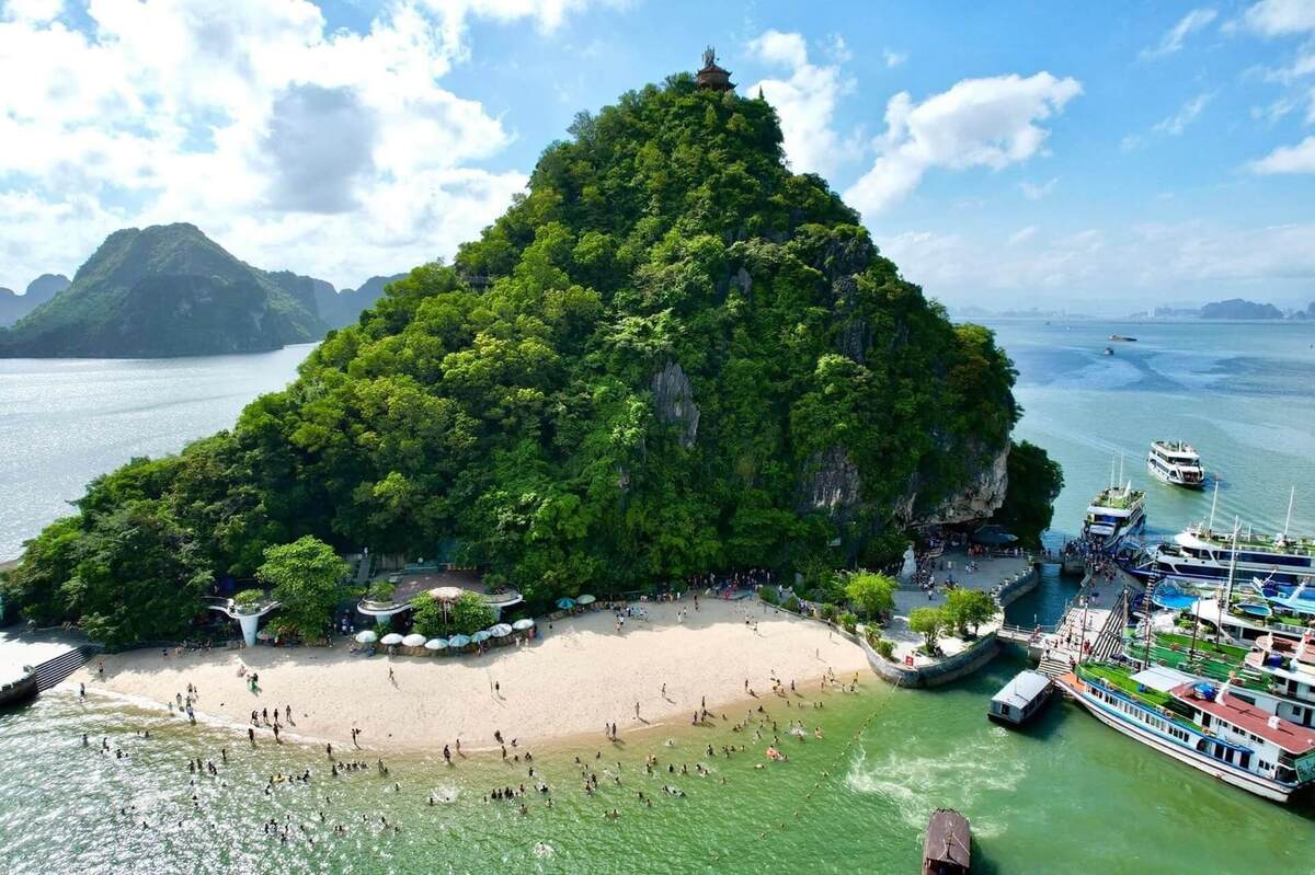 Bãi tắm Titop. (Ảnh: Internet)