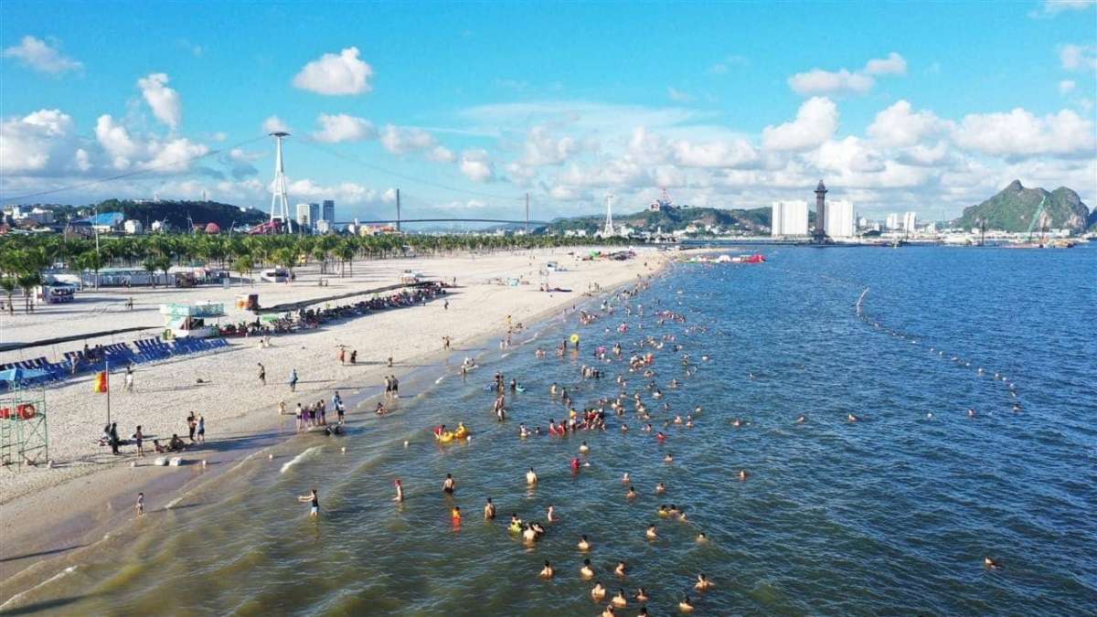 Biển gần Hà Nội đi xe máy: 5 tọa độ đẹp và dễ đi nhất hè 2025 - ảnh 4