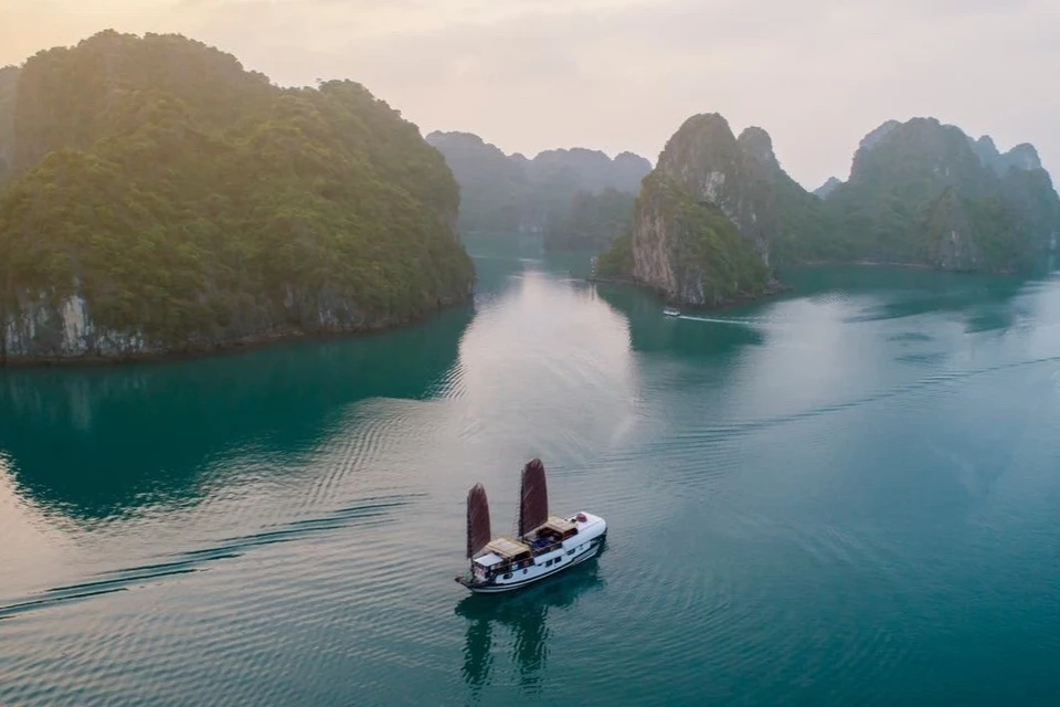 Vịnh Bái Tử Long (Ảnh: Indochina Junk)