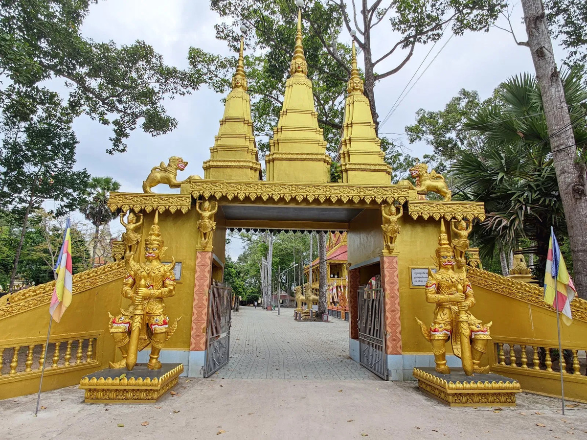 Cổng chùa Bốn Mặt (Nguồn: Internet)