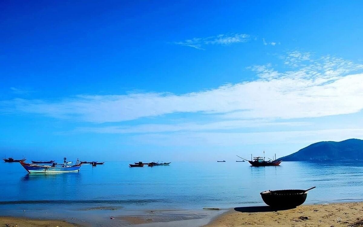 Biển Cảnh Dương (Ảnh: Ho Thi Nhu Quynh/Review Huế Tất Tần Tật)