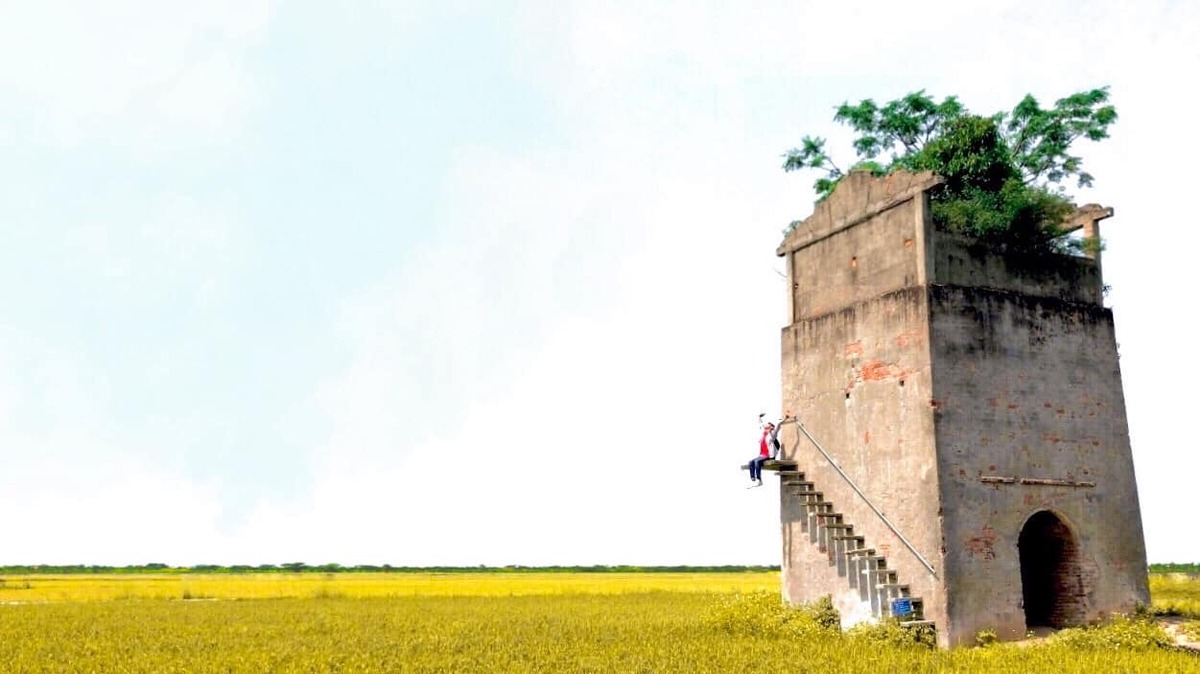 Ngắm hoàng hôn từ tháp lò gạch (Ảnh: Gio Xanh)
