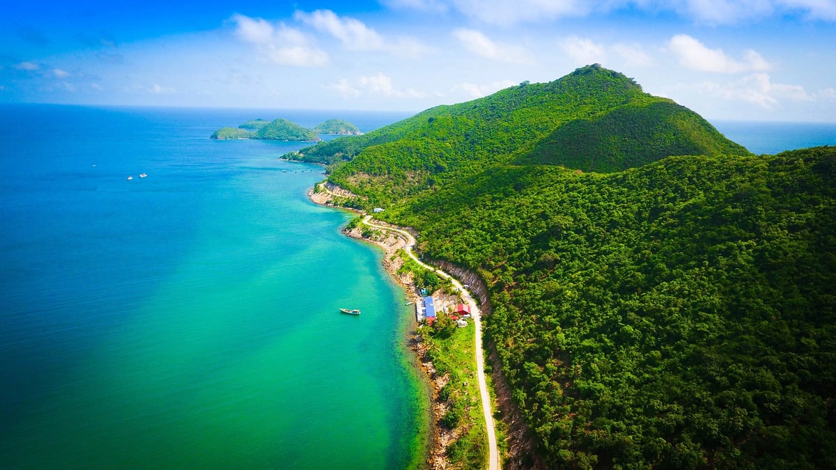 Đảo lớn Nam Du. Ảnh: Khánh Thiện