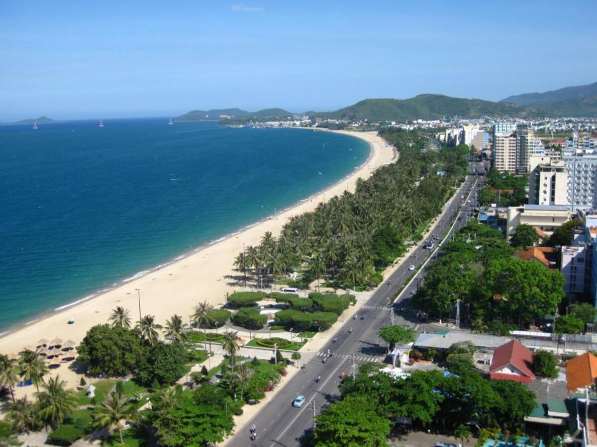 Bờ cát trải dài trắng mịn của bãi biển Tuy Hòa (Nguồn: Internet)