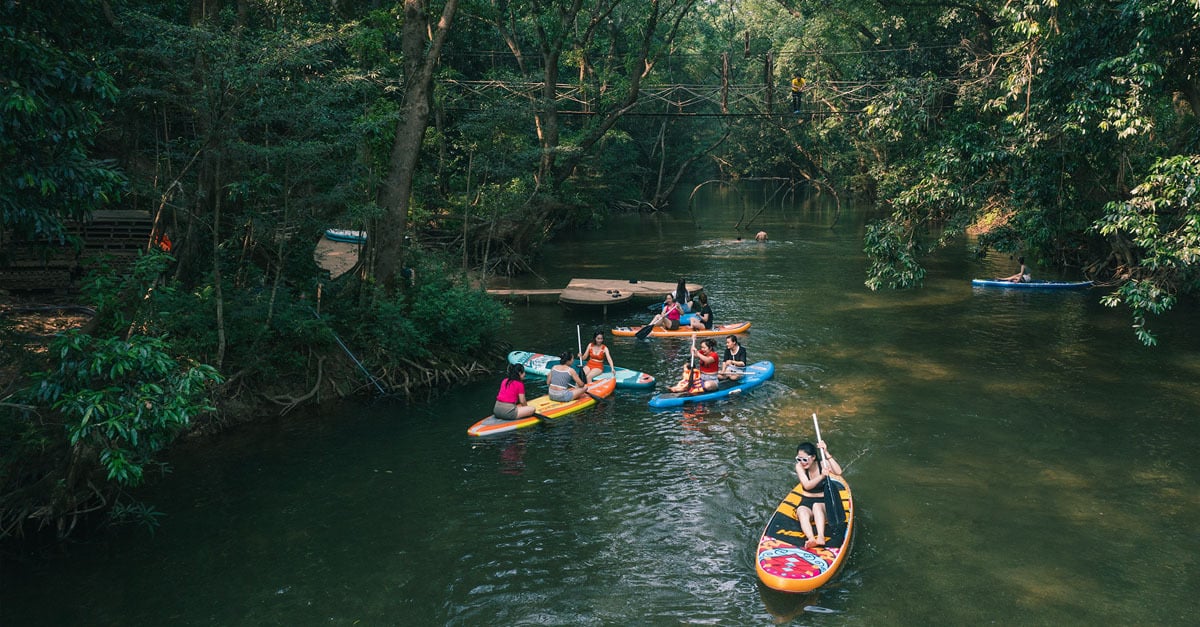 Chèo thuyền kayak , SUP trên suối Ozo (Ảnh: Ozo Park Quảng Bình)