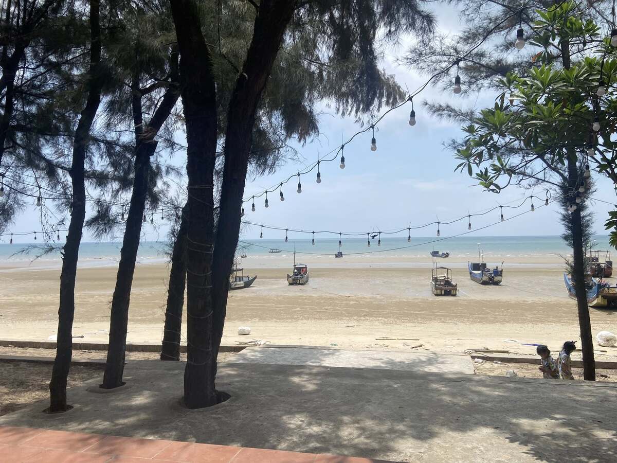 Trà Cổ được mệnh danh là bãi biển trữ tình nhất Việt Nam. (Ảnh: Internet)