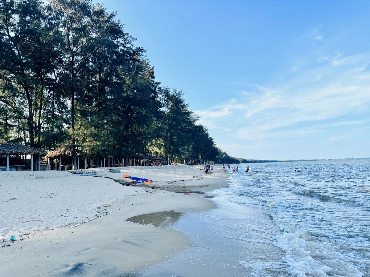 Bãi biển trữ tình nhất Việt Nam: Nơi đặt nét vẽ đầu tiên trên bản đồ hình chữ S - ảnh 1
