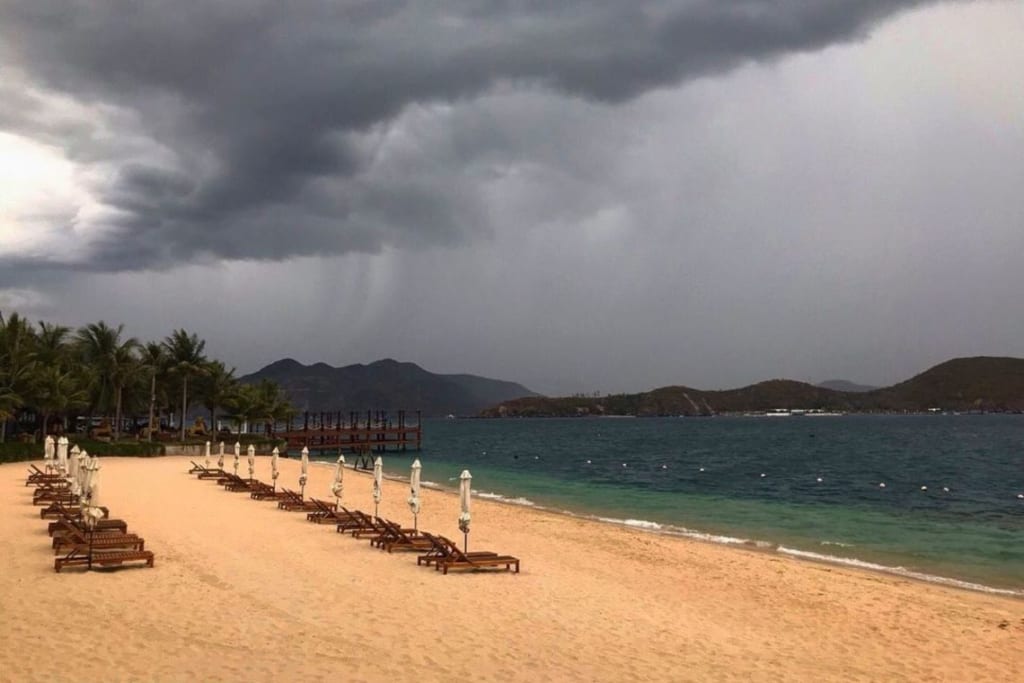 Nha Trang mùa mưa mang một vẻ đẹp rất riêng (Ảnh: Internet)