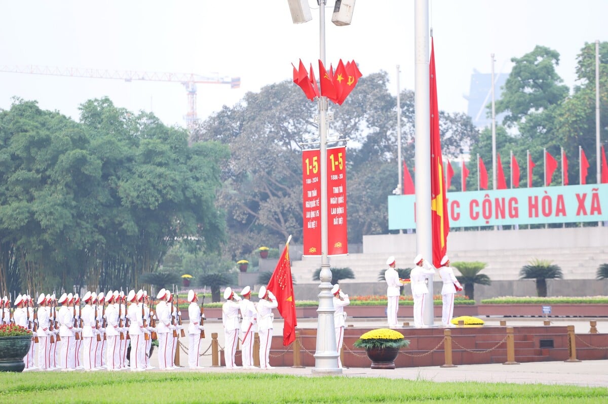 Cột cờ Lăng Bác cao bao nhiêu mét? Bí mật về con số đặc biệt không phải ai cũng biết - ảnh 1