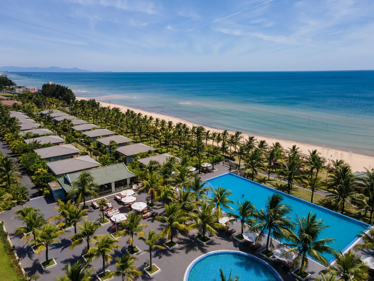 Sea Star Resort Quảng Bình tọa lạc ngay gần bãi biển Quang Phú (Ảnh: Sea Star Resort Quảng Bình)