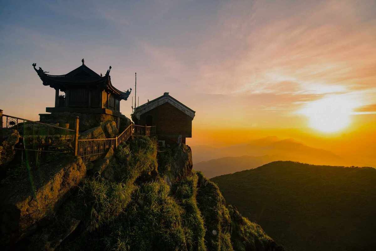 Khám phá 5 ngôi chùa linh thiêng đẹp nhất Việt Nam nên đến ít nhất một lần - ảnh 1