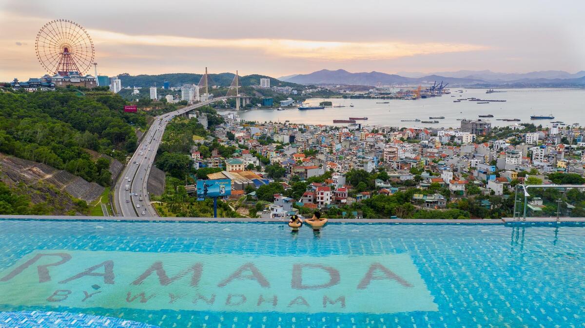 Top 5 khách sạn 4 sao đẹp, sang xịn ở Hạ Long cho cặp đôi du lịch biển 2025 - ảnh 1