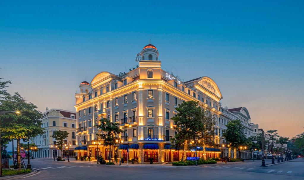 Top 5 khách sạn 4 sao đẹp, sang xịn ở Hạ Long cho cặp đôi du lịch biển 2025 - ảnh 5