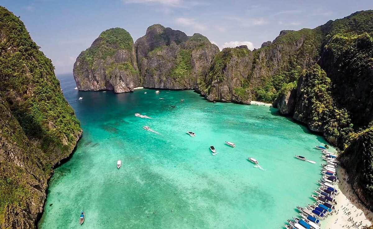 Du lịch hè 2025: Chiêm ngưỡng top 5 vịnh biển đẹp nhất Đông Nam Á - ảnh 4