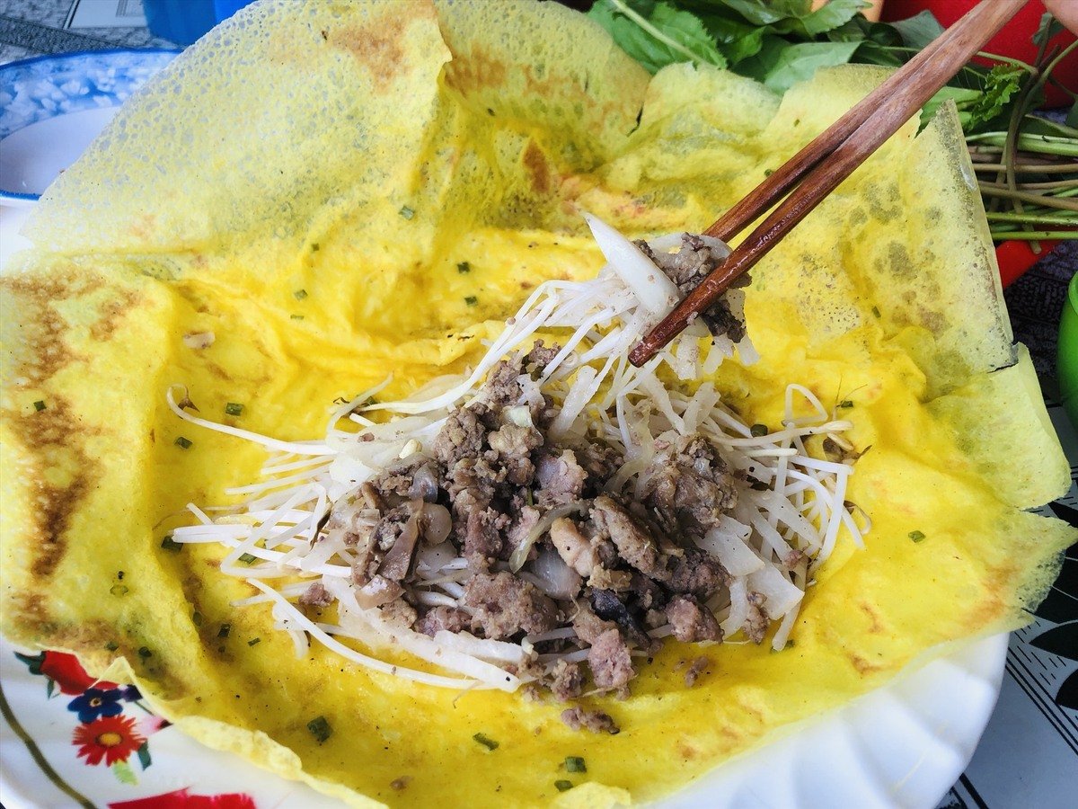 Bánh xèo nhân vịt xiêm. Ảnh: Hàn Lâm