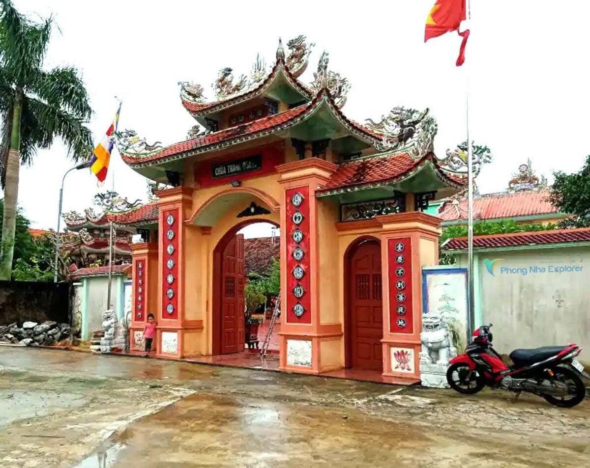 Cổng chùa Thanh Quang (Ảnh: Phong Nha Explorer)