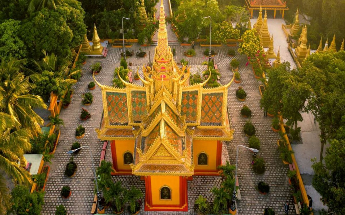 Chiêm bái và vãn cảnh là những trải nghiệm đáng thử nhất khi đến chùa Tà Pạ (Ảnh: Báo An Giang)