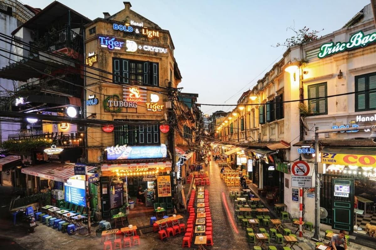 Bỏ túi 5 địa điểm vui chơi tới bến cùng hội bạn khi du lịch Hà Nội hè 2025 - ảnh 2