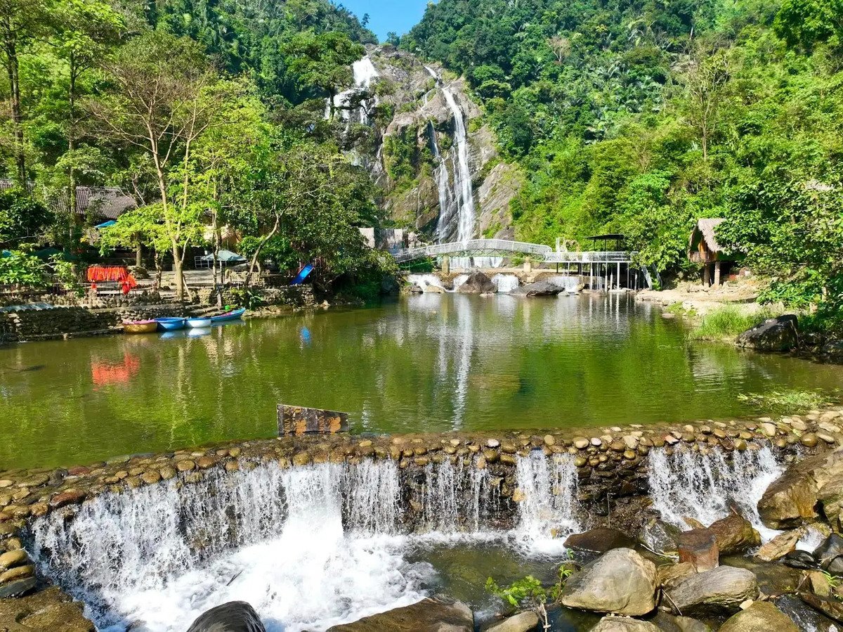 Check-in 6 thác nước đẹp hút hồn ở Quảng Ngãi - ảnh 1