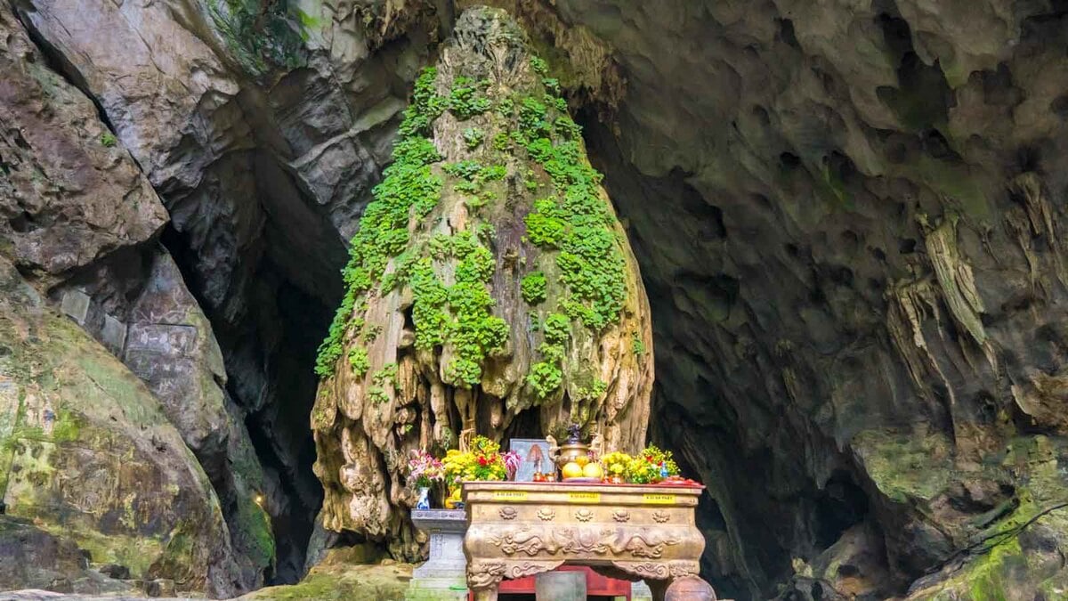 Phương tiện và lộ trình di chuyển từ Hà Nội đến Chùa Hương khá đa dạng. (Ảnh: Internet)