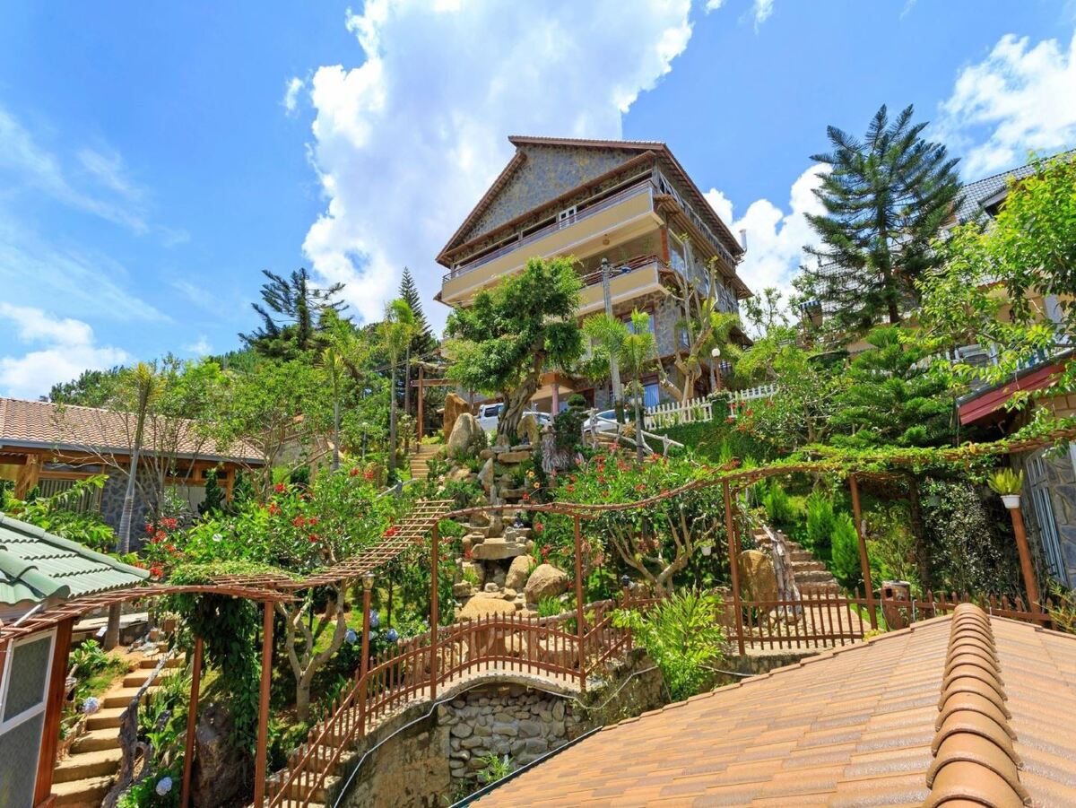 Phong cảnh bên ngoài Zen Valley Đà Lạt (Ảnh: 123 Tadi)