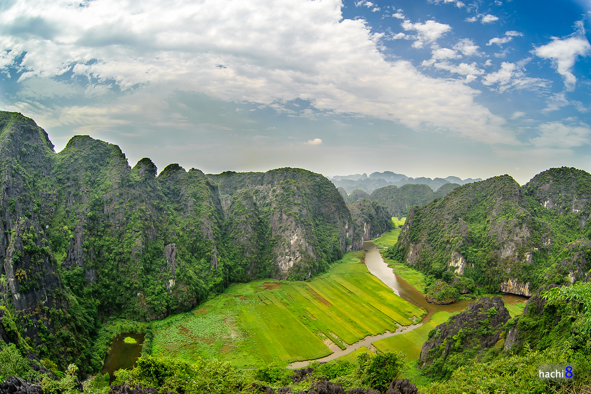 Kinh nghiệm du lịch Ninh Bình hè 2025: Khám phá “Vịnh Hạ Long trên cạn” mùa sen nở và lúa xanh - ảnh 1