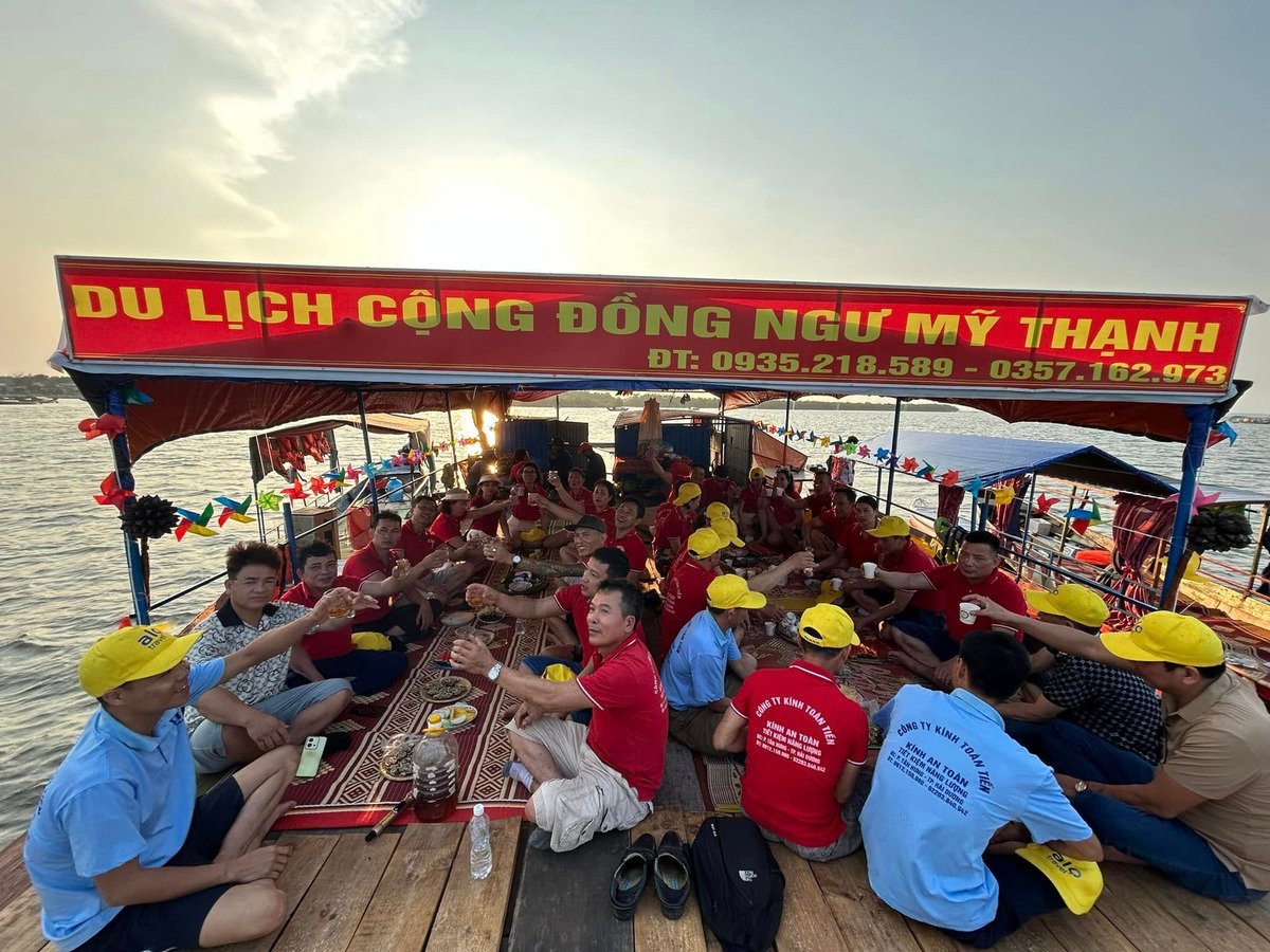 Bữa ăn đậm chất làng chài (Ảnh: Du Lịch Cộng đồng Ngư Mỹ Thạnh)