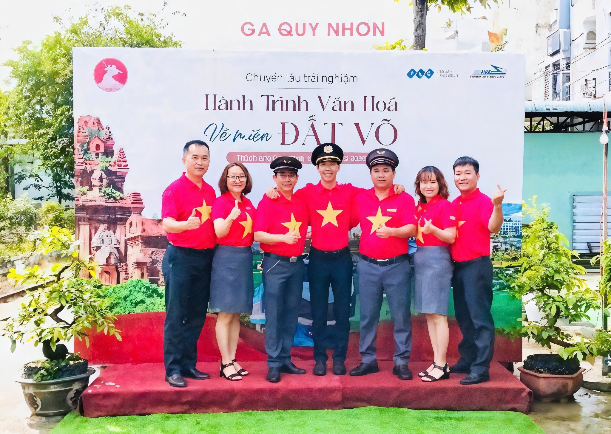Tổng công ty Đường sắt Việt Nam phối hợp với UBND tỉnh Bình Định chạy thử tuyến tàu du lịch 'Về miền đất võ' (Ảnh: Báo tin tức)
