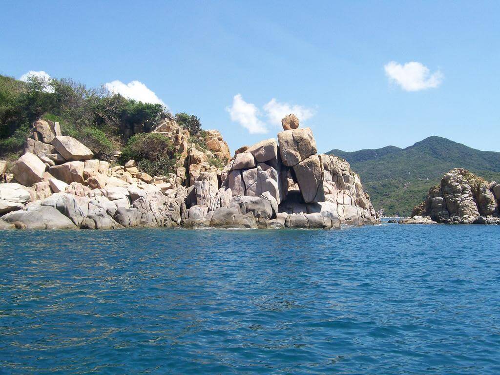 Bãi Bà Điên: Bãi biển tuyệt đẹp ở vịnh Vĩnh Hy, Ninh Thuận - ảnh 1