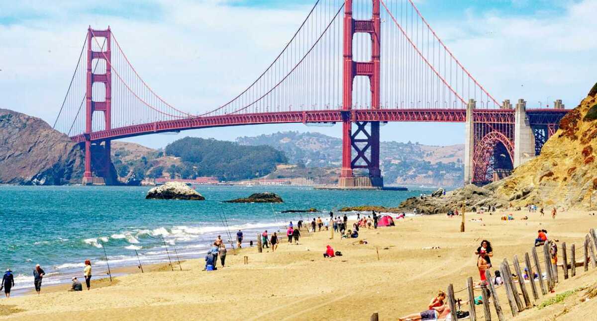 Du lịch nước ngoài hè 2025: Khám phá top 7 vịnh biển đẹp nhất thế giới - ảnh 4